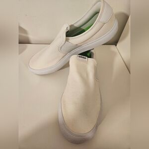 Adidas white slip on shoes 9.5 mens brand new comfortable walking